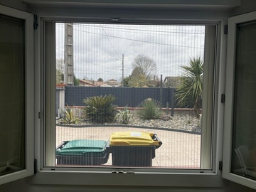 Protégez votre maison avec les moustiquaires AMB – Confort et praticité !