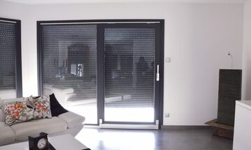 Fenêtre à translation noire