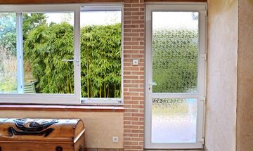 Poseur de portes de service à Seilh