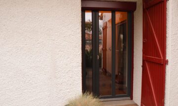 Poseur de portes de service à Seilh